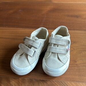 SUPERGA / Toddler Girls Cream Velcro Cotjstrap Sneakers / Off White US 6.5